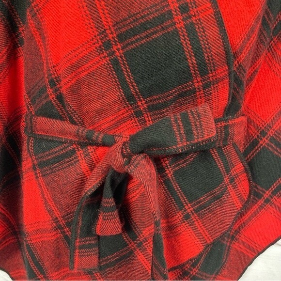 Cato Cape OS Red + Black Oversized Tartan Plaid Cape Acrylic Ties at Waist Warm - Picture 5 of 8